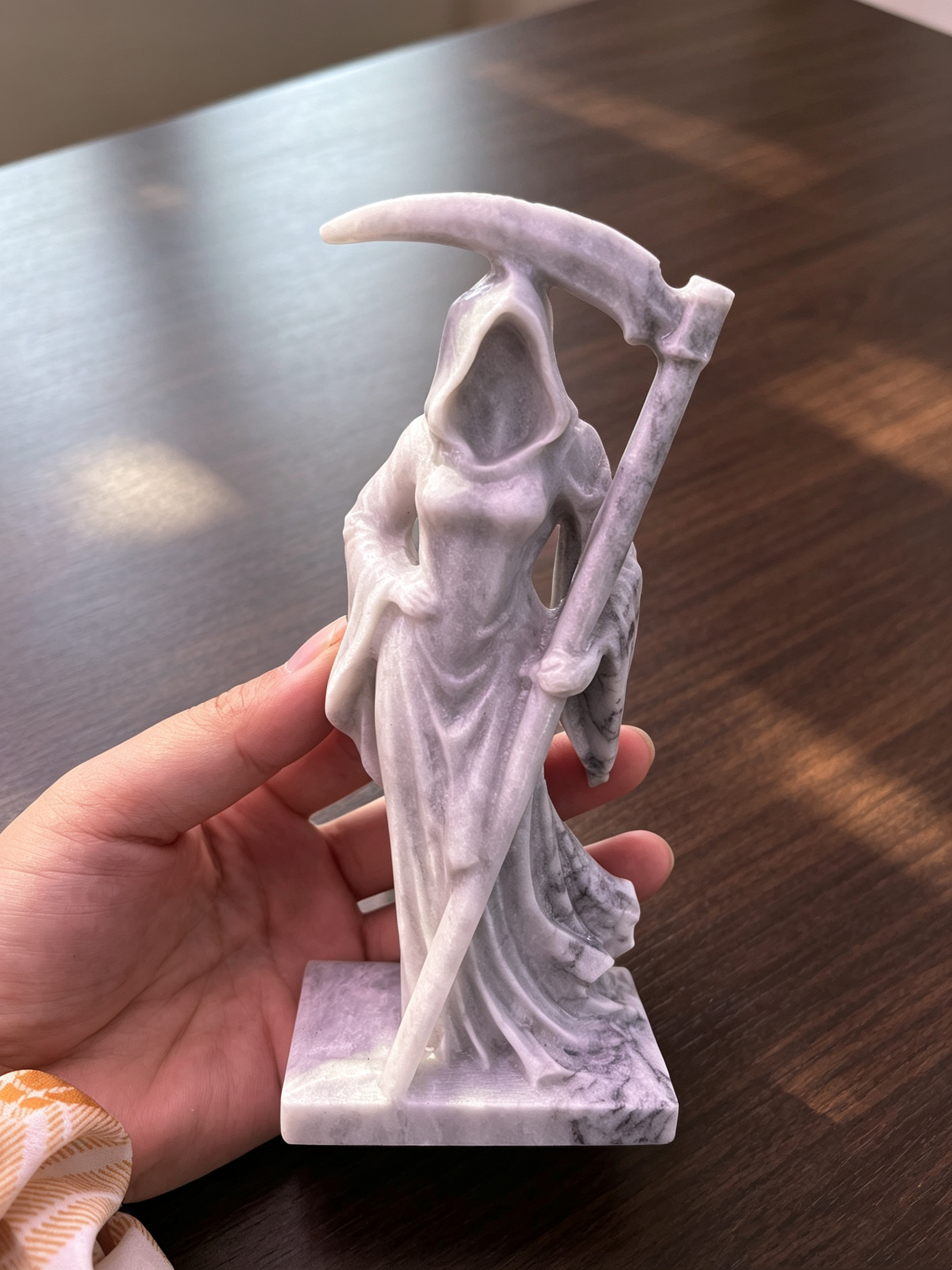 15cm lady reaper carving