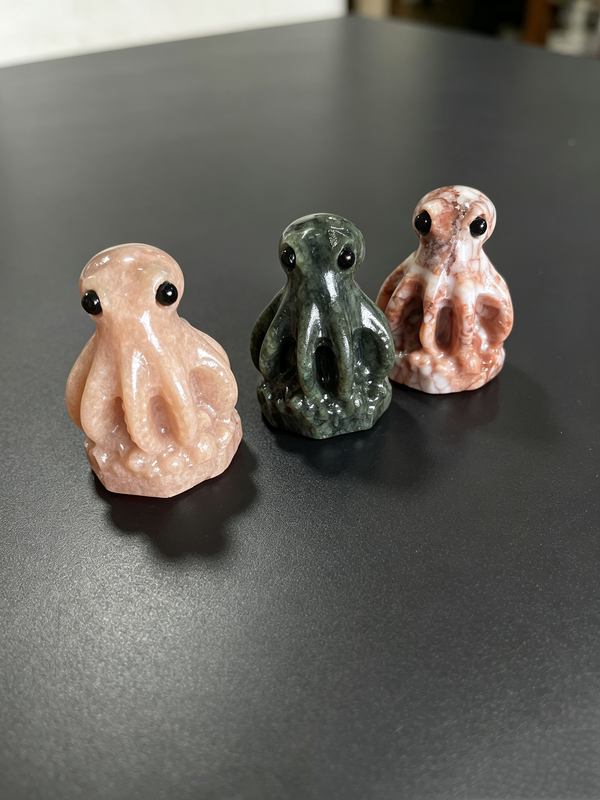 7cm Octopus Carving