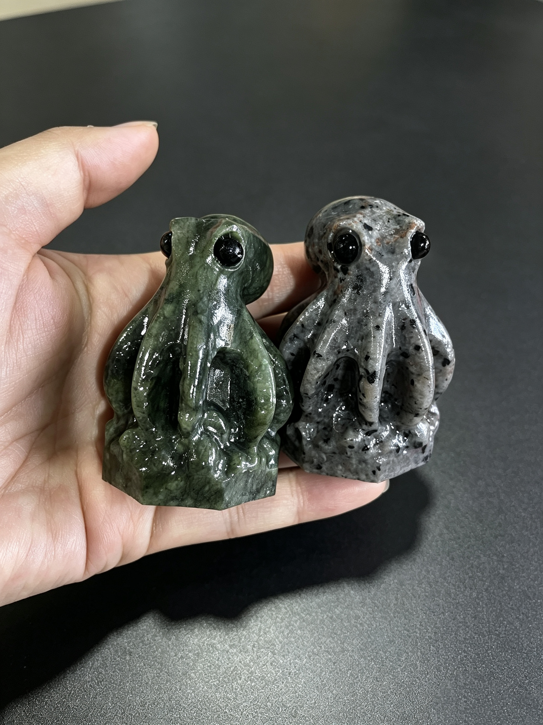 7cm Octopus Carving