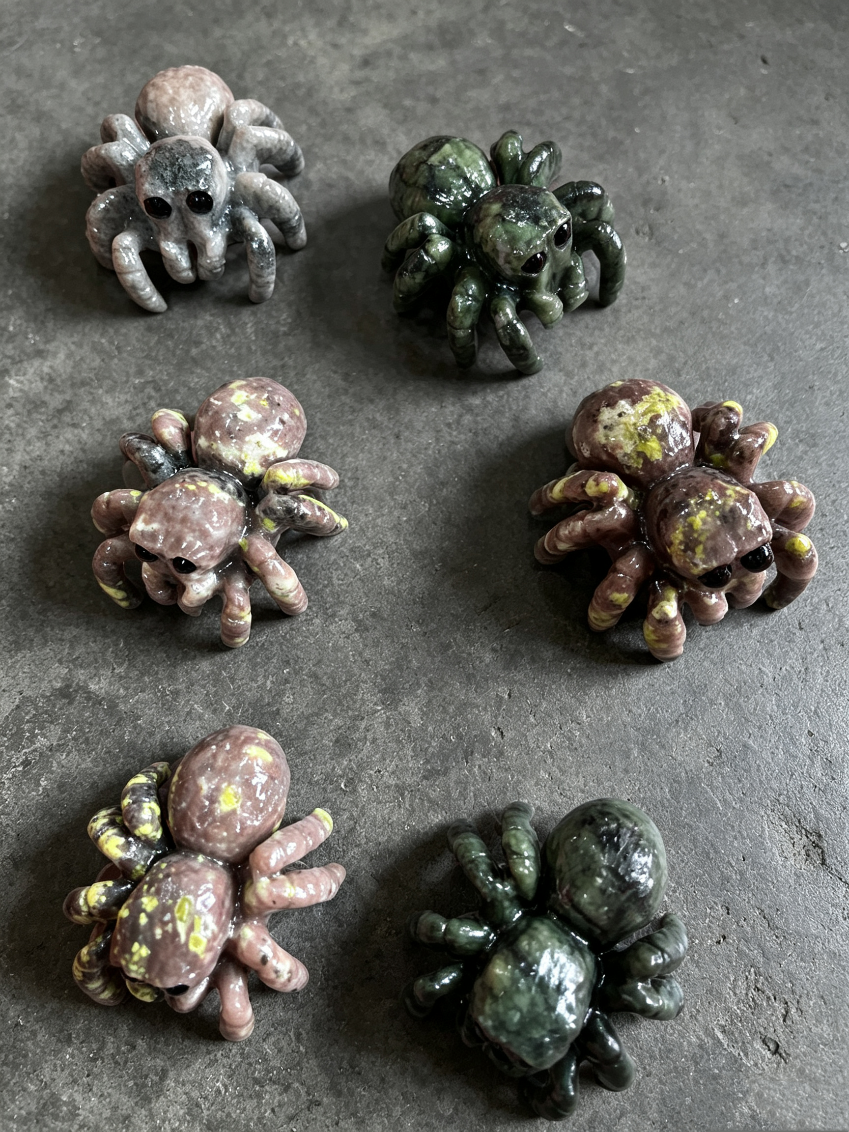 6cm spider carving