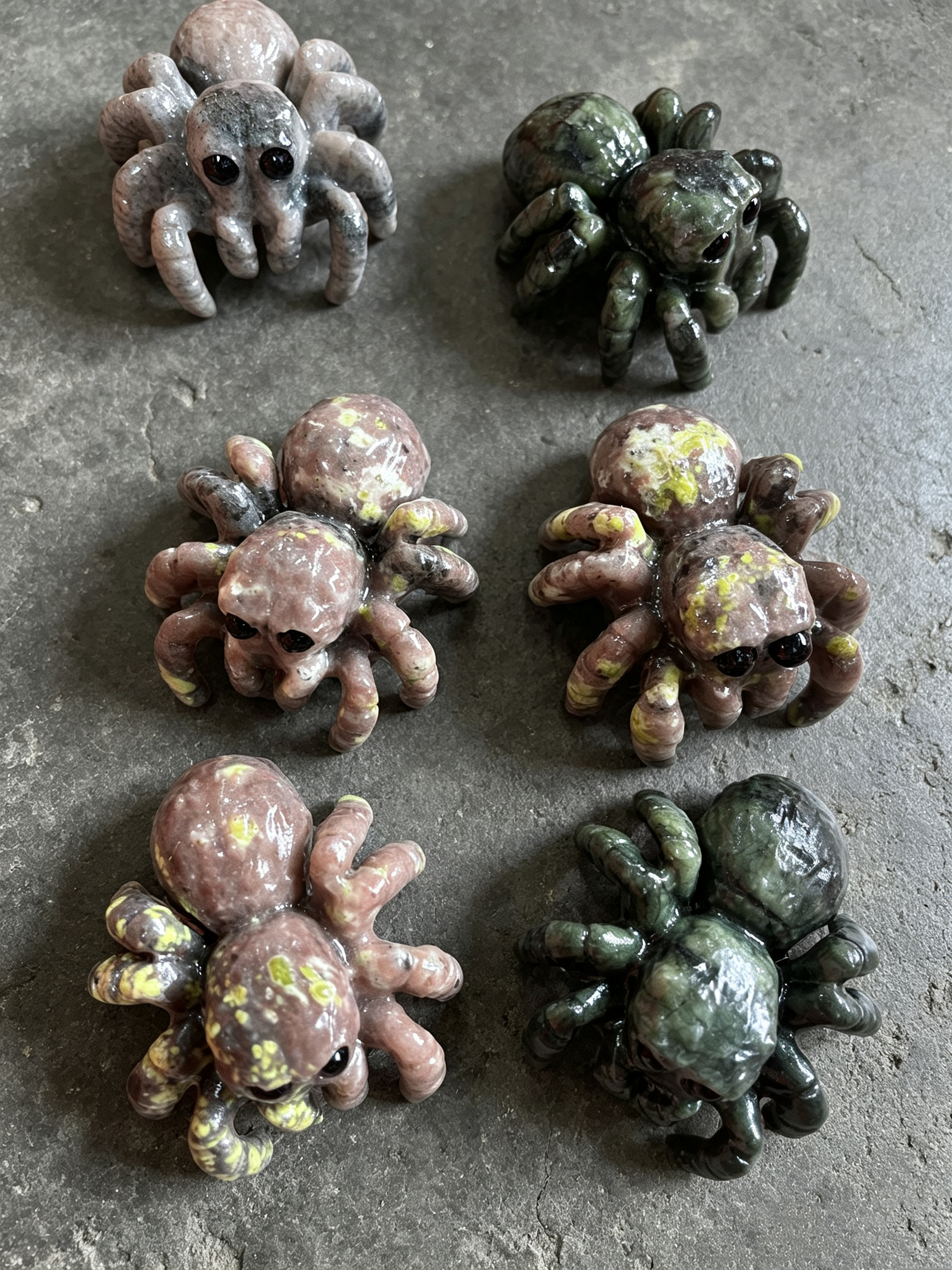 6cm spider carving
