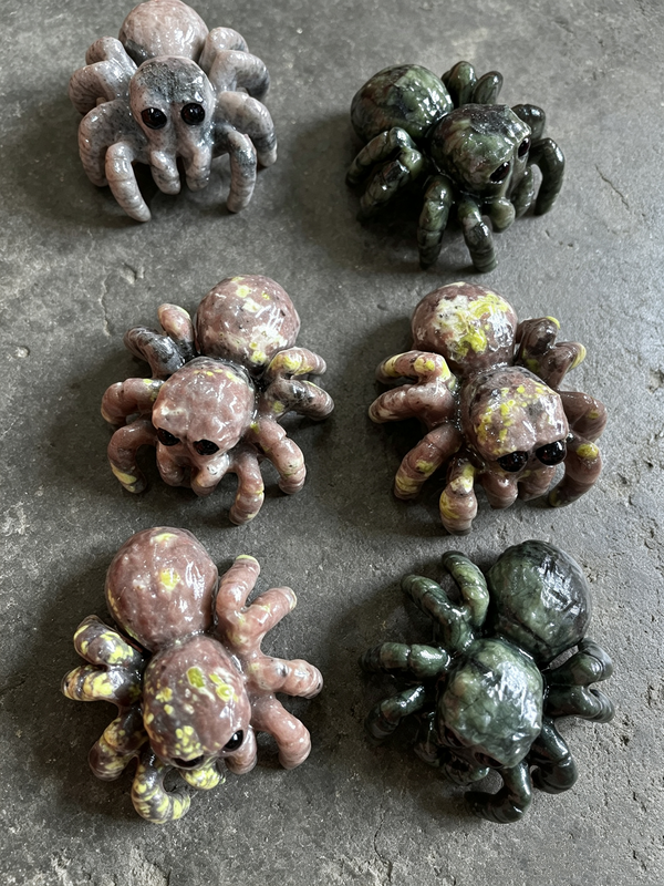 6cm spider carving