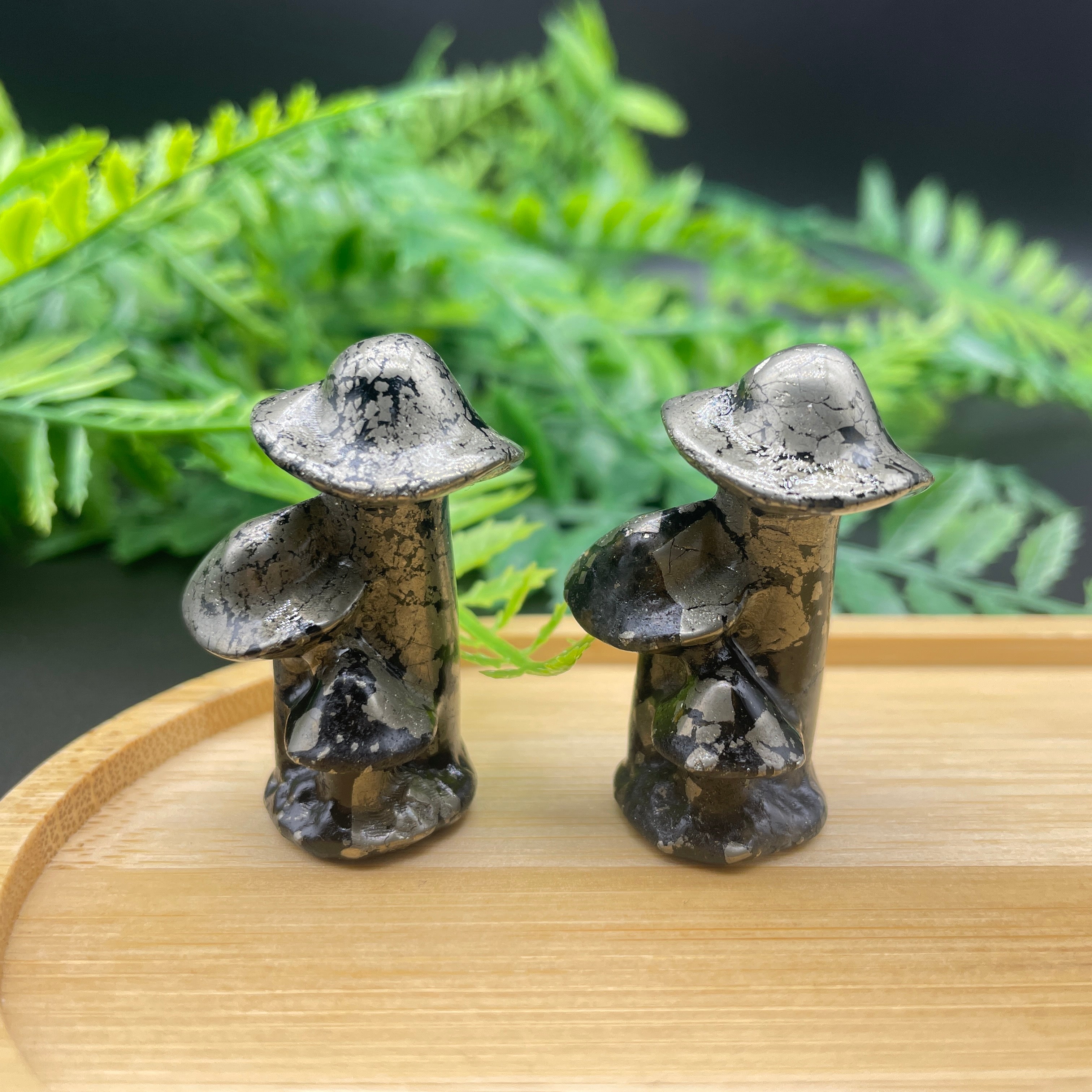 4CM Triple Mushroom Carvings