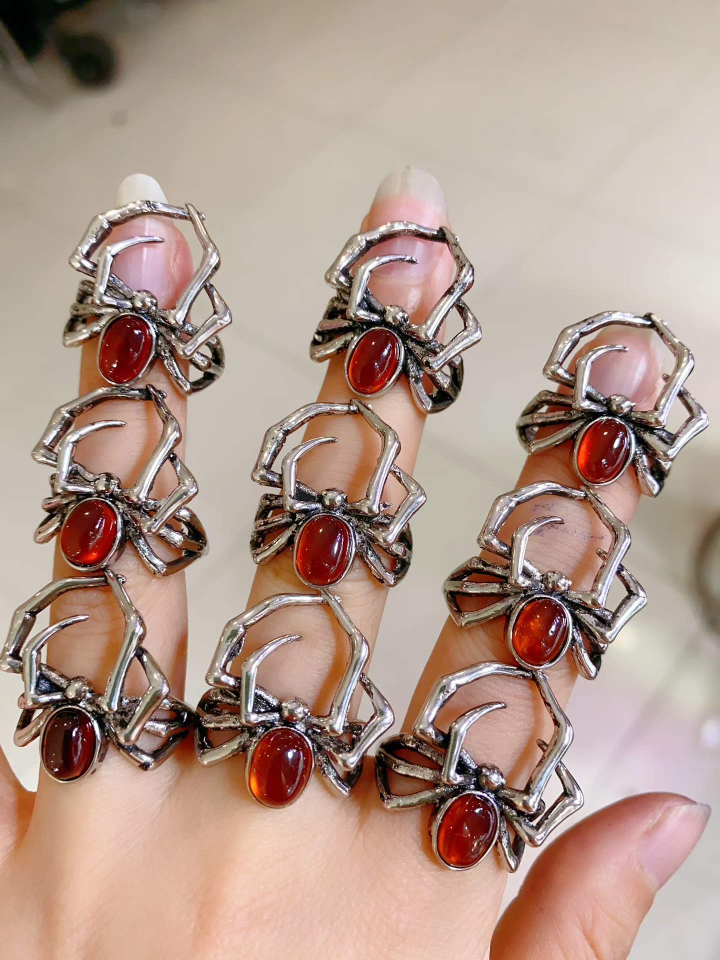 Adjustable spider ring