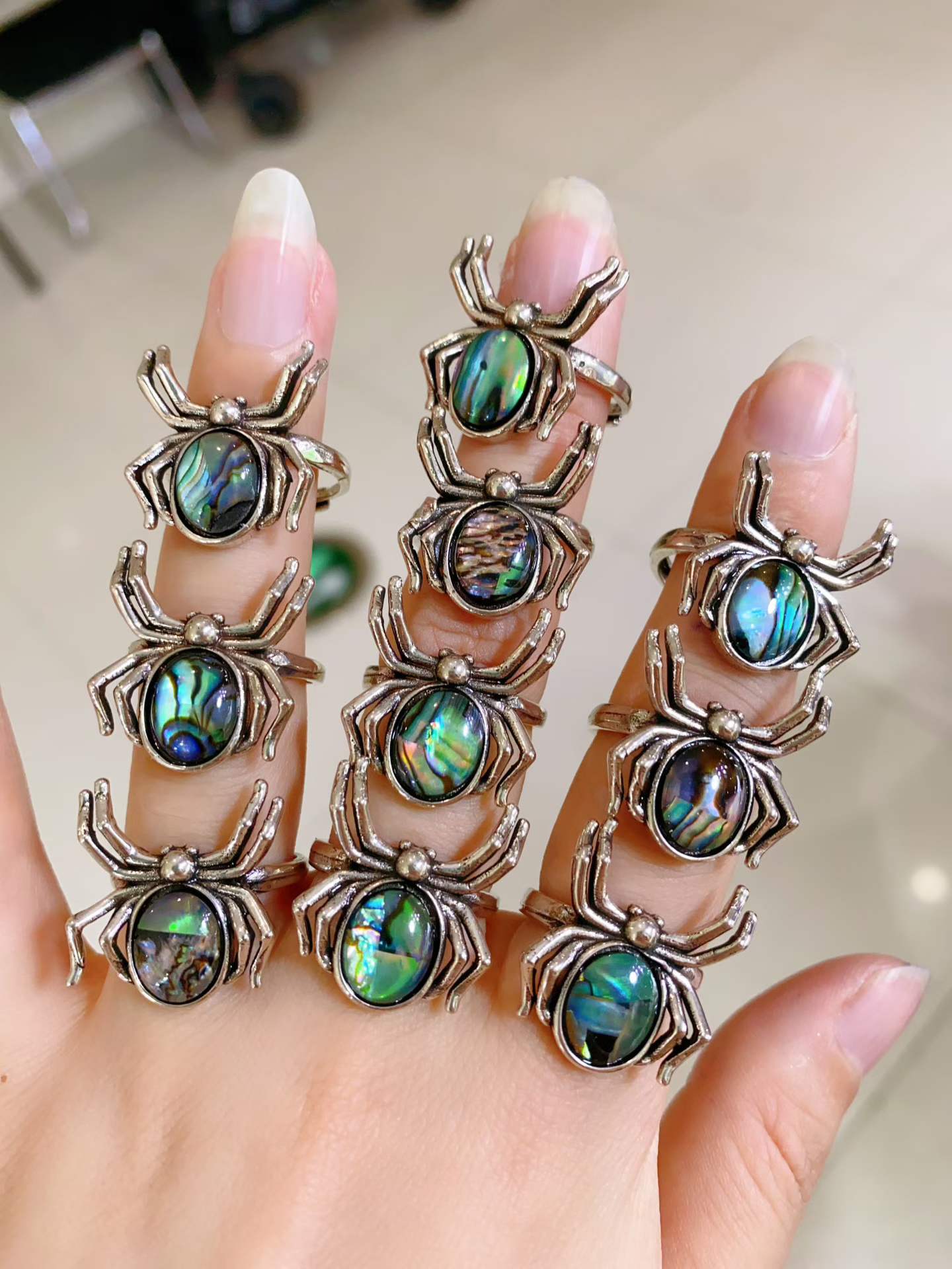 Adjustable spider ring