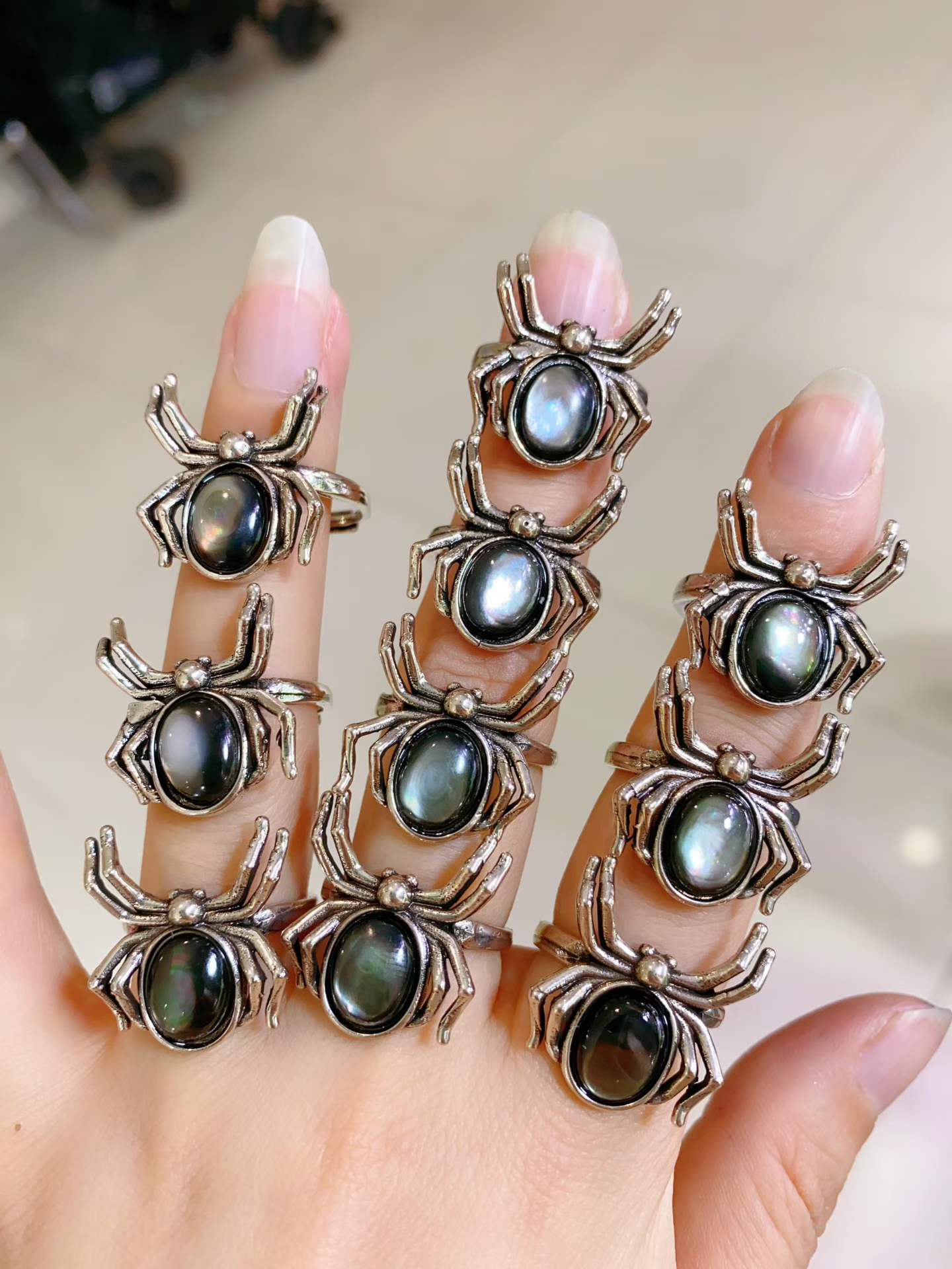 Adjustable spider ring