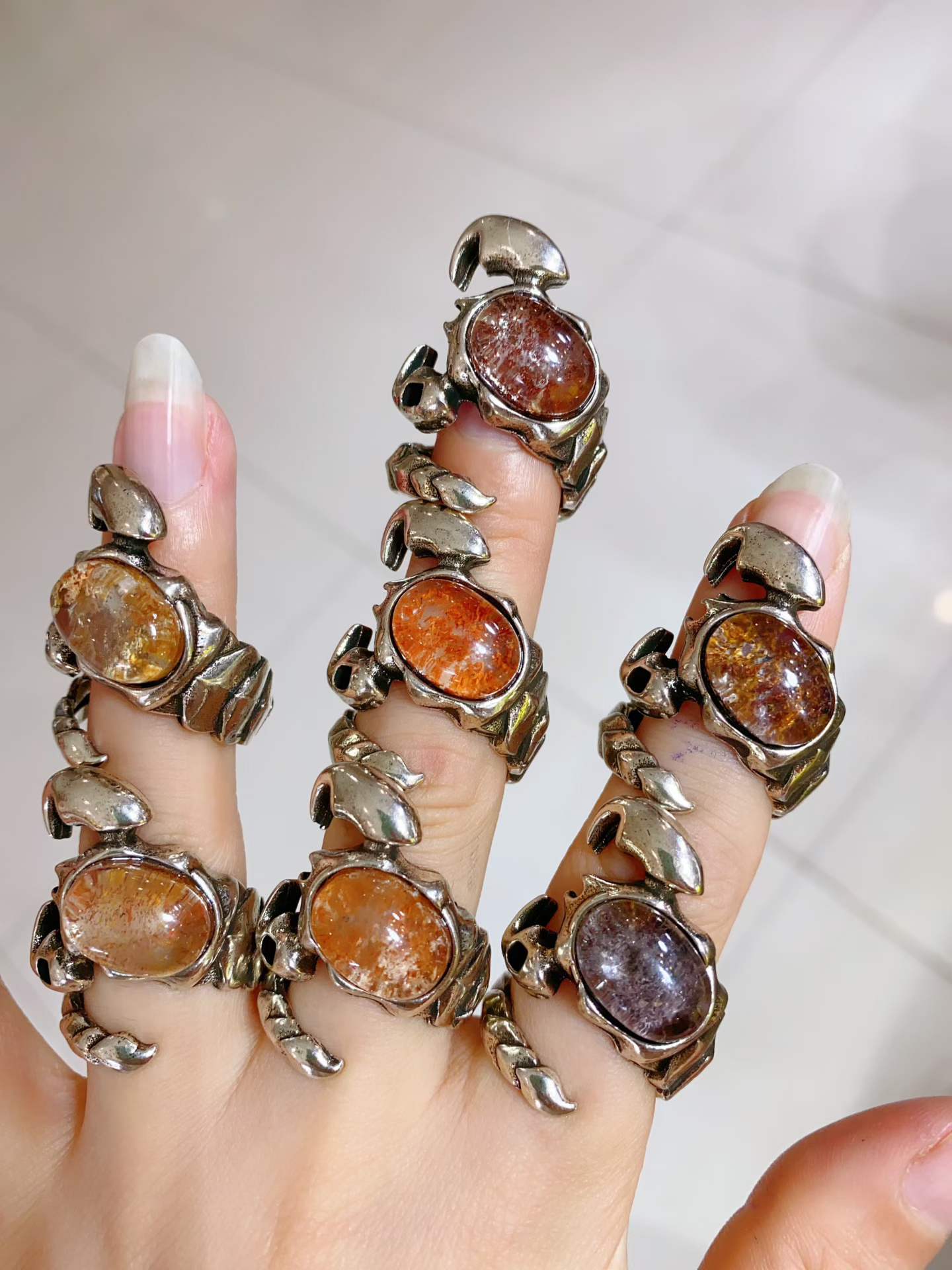 Adjustable scorpion ring
