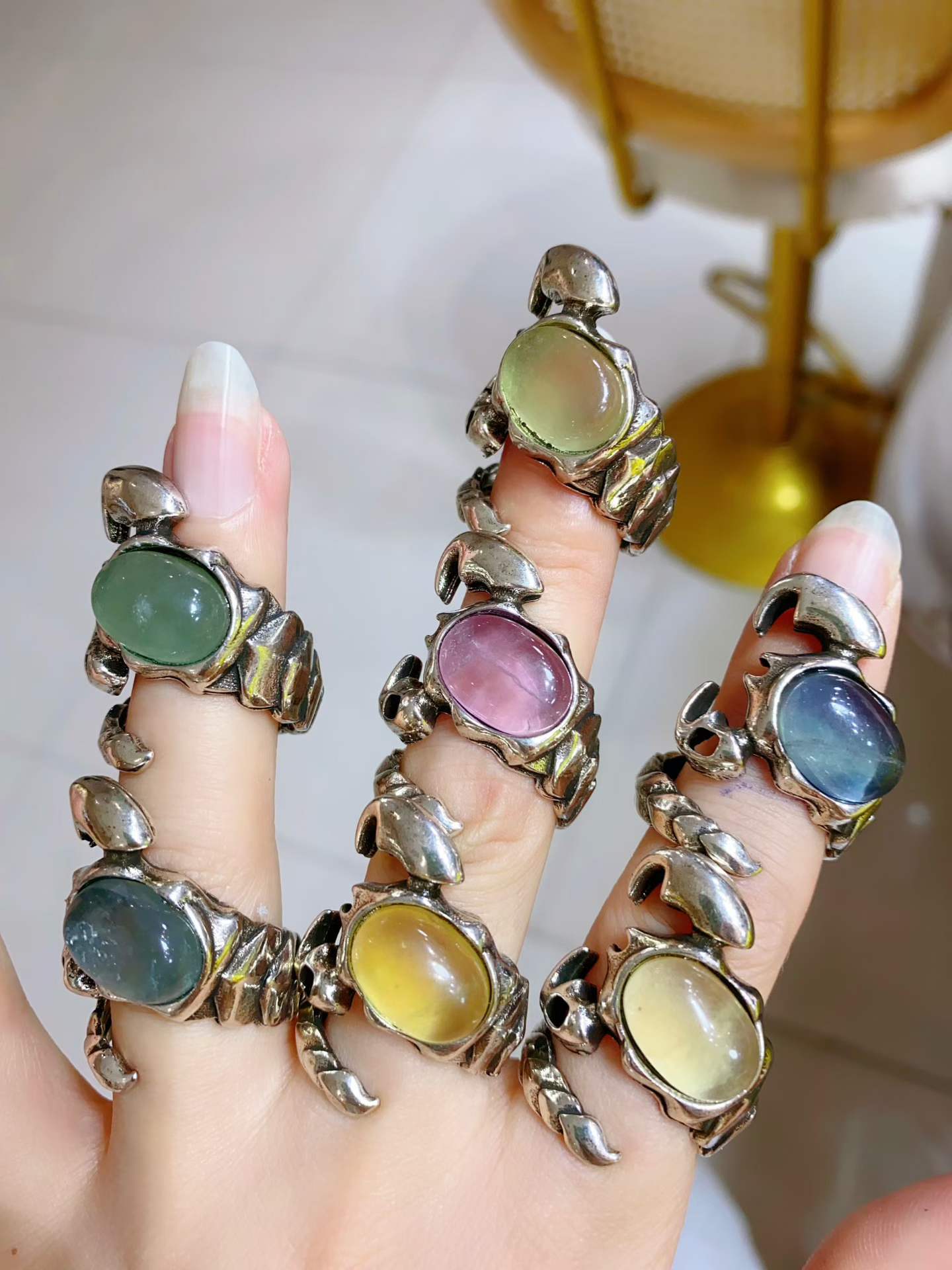 Adjustable scorpion ring