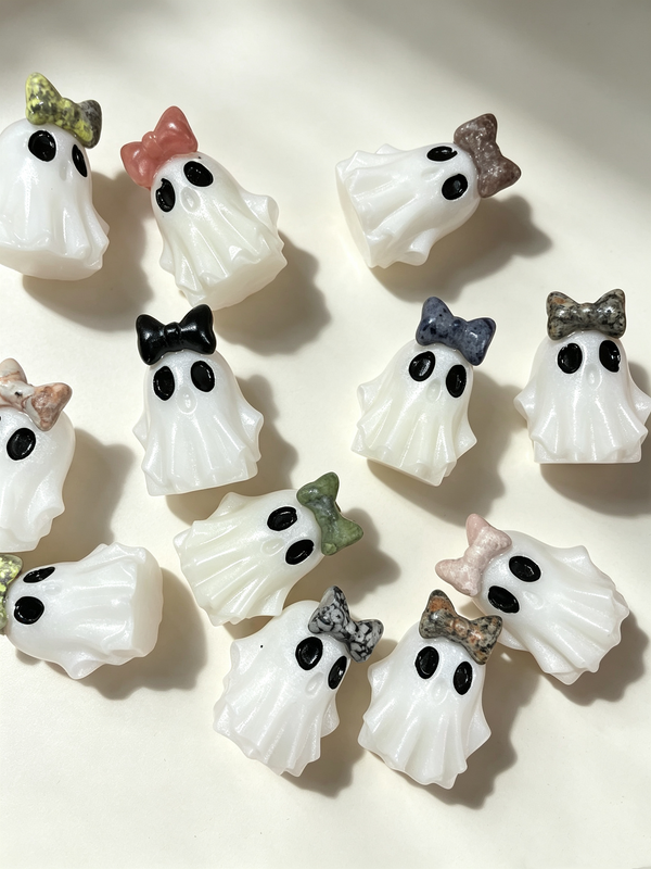 5cm ghost with bow carving