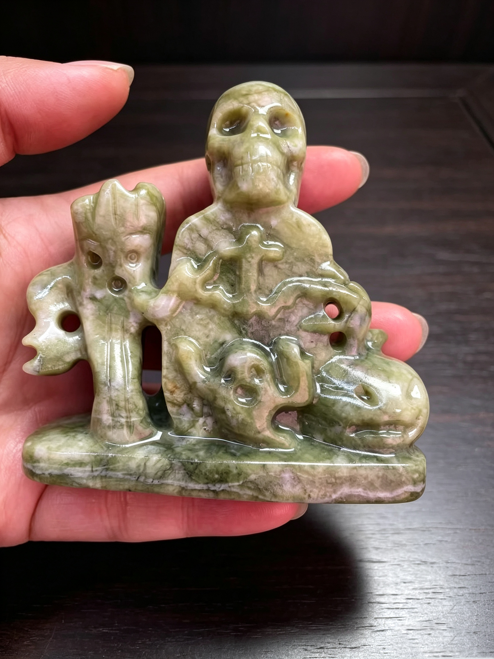 10cm tombstone carving