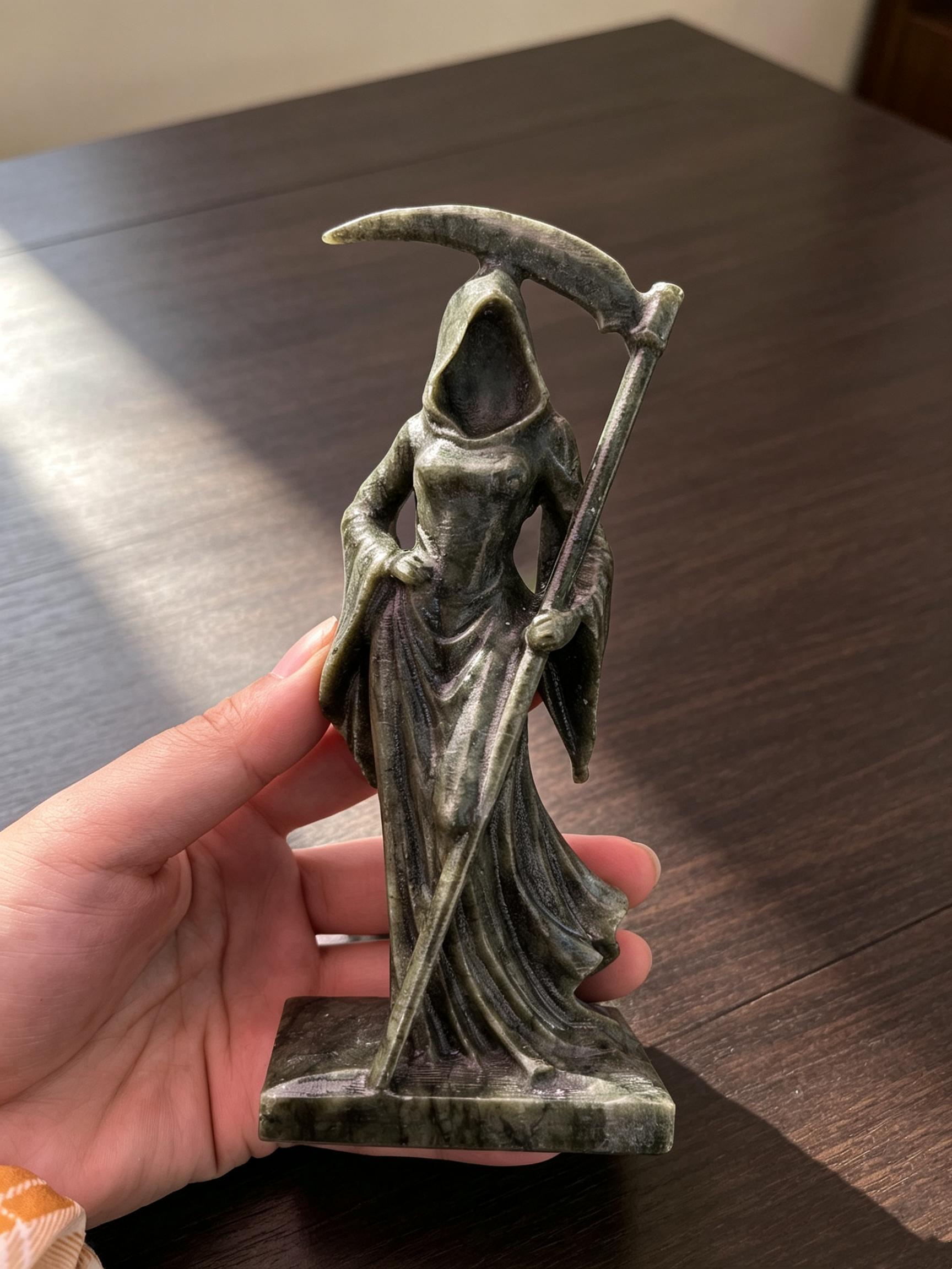 15cm lady reaper carving