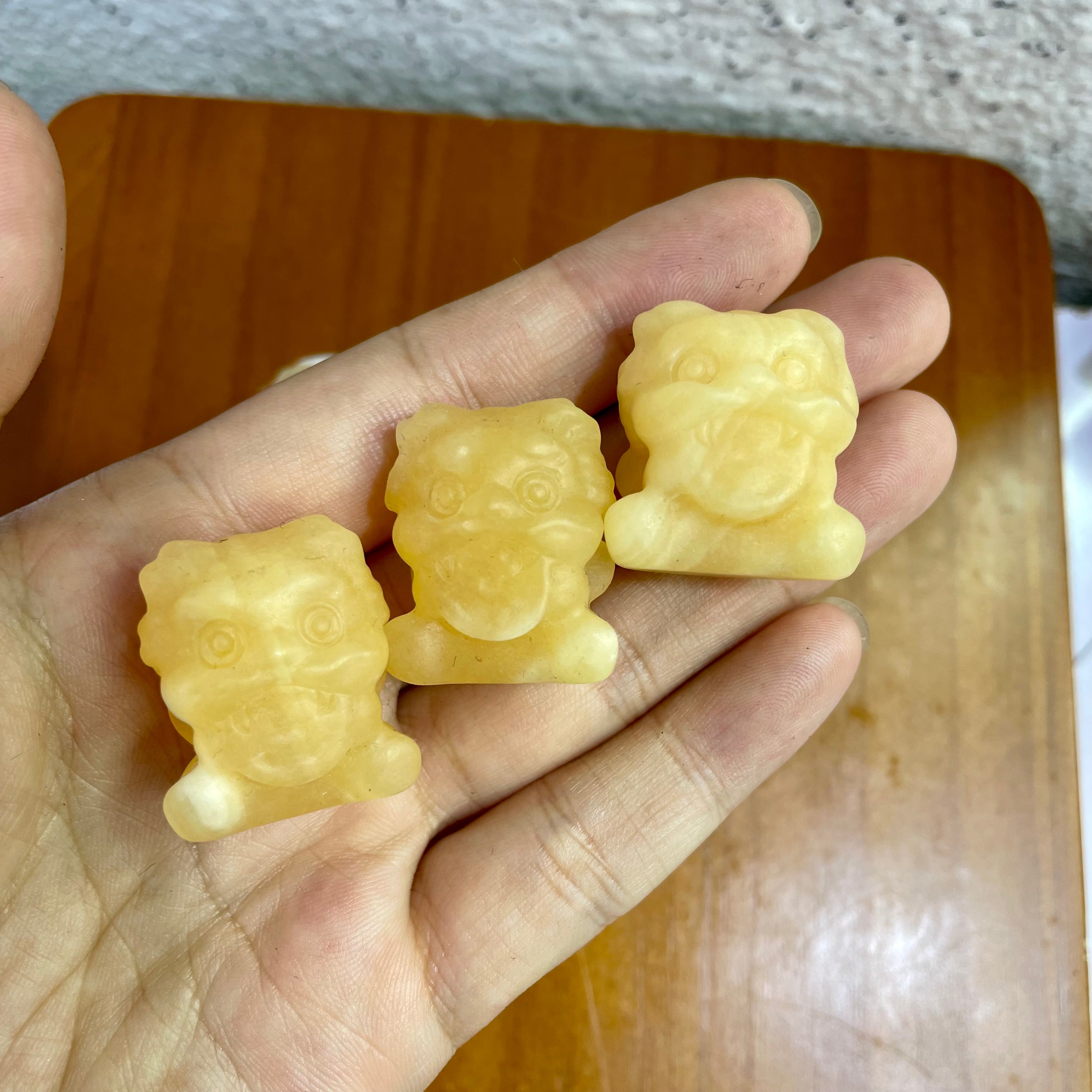 3CM Money Lion Mini Carving