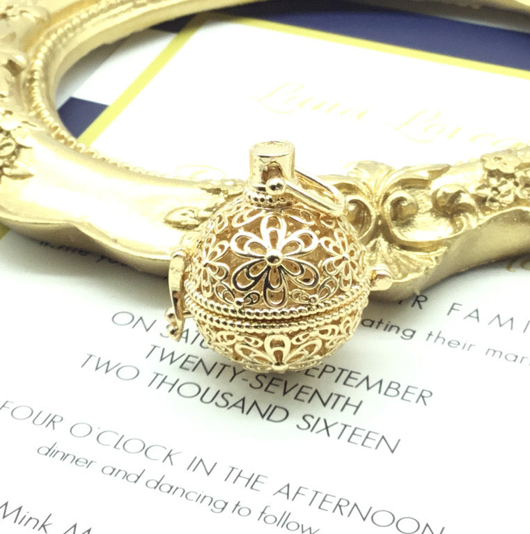 Flower Metal Sphere Holder Necklace Perfume Pendant
