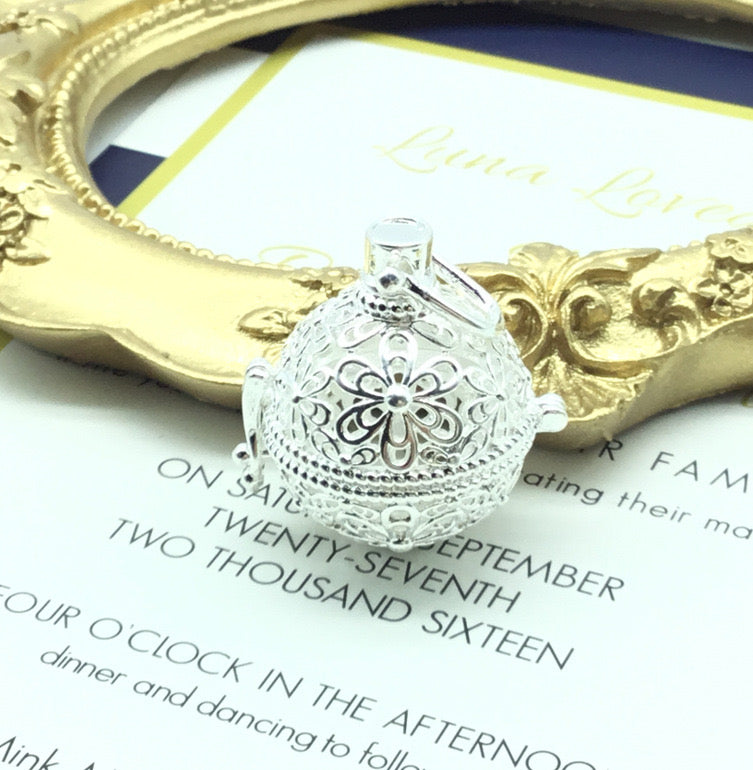 Flower Metal Sphere Holder Necklace Perfume Pendant
