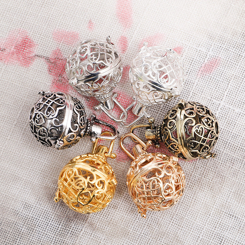 Hearts Metal Sphere Holder Necklace