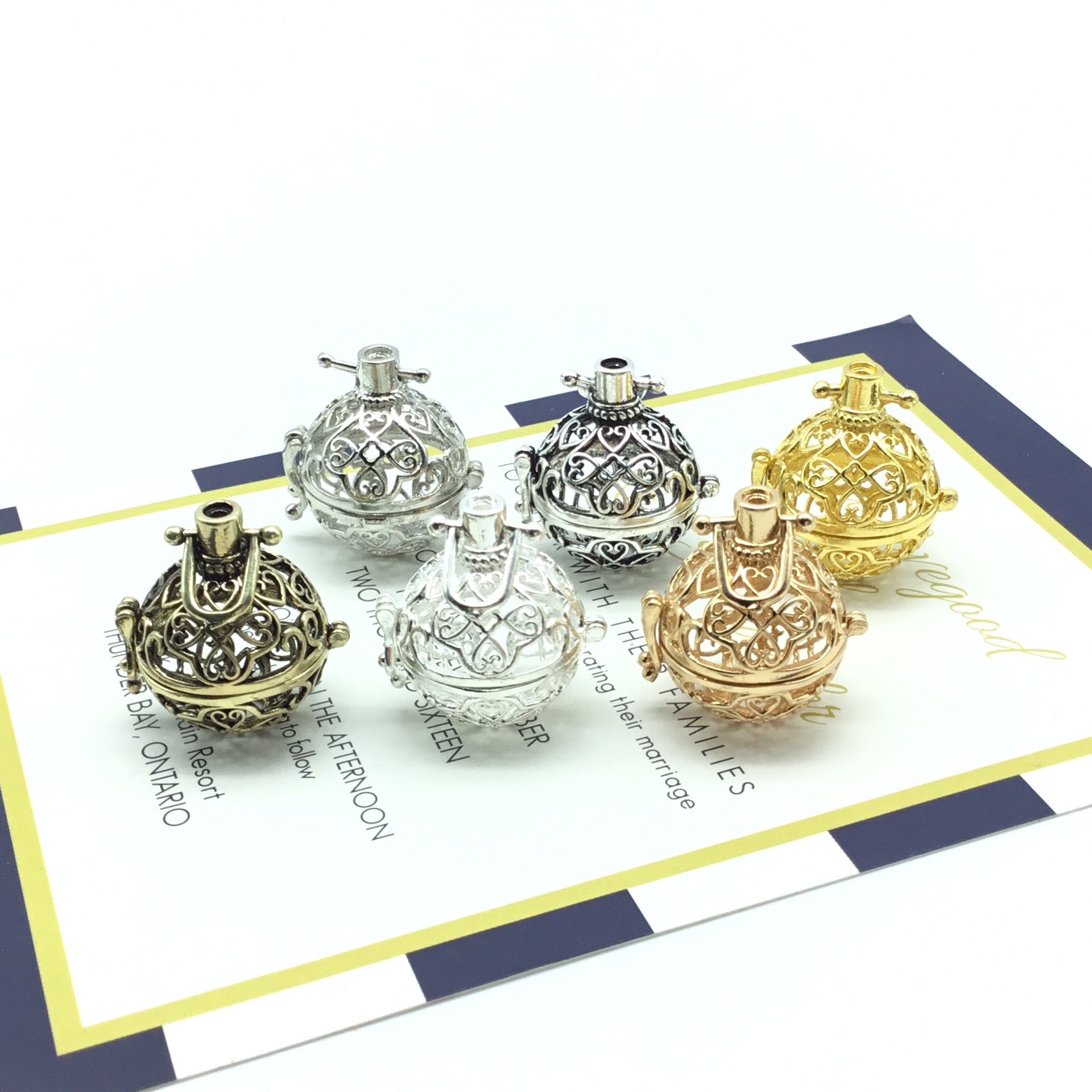 Hearts Metal Sphere Holder Necklace