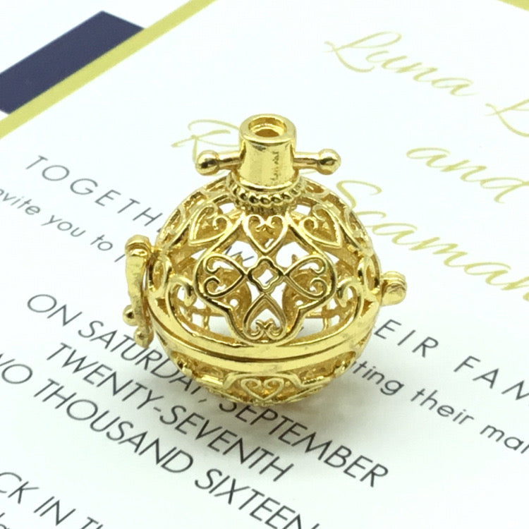 Hearts Metal Sphere Holder Necklace