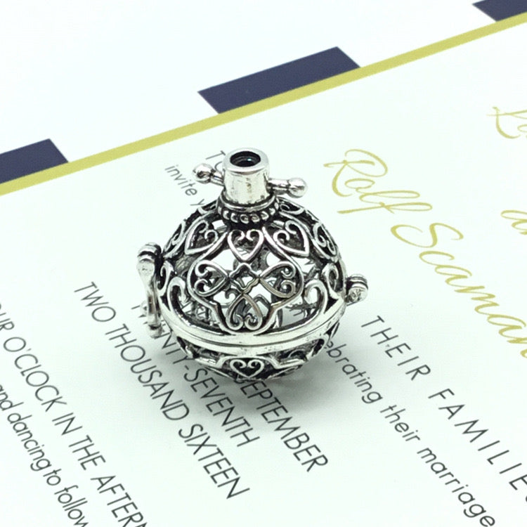 Hearts Metal Sphere Holder Necklace