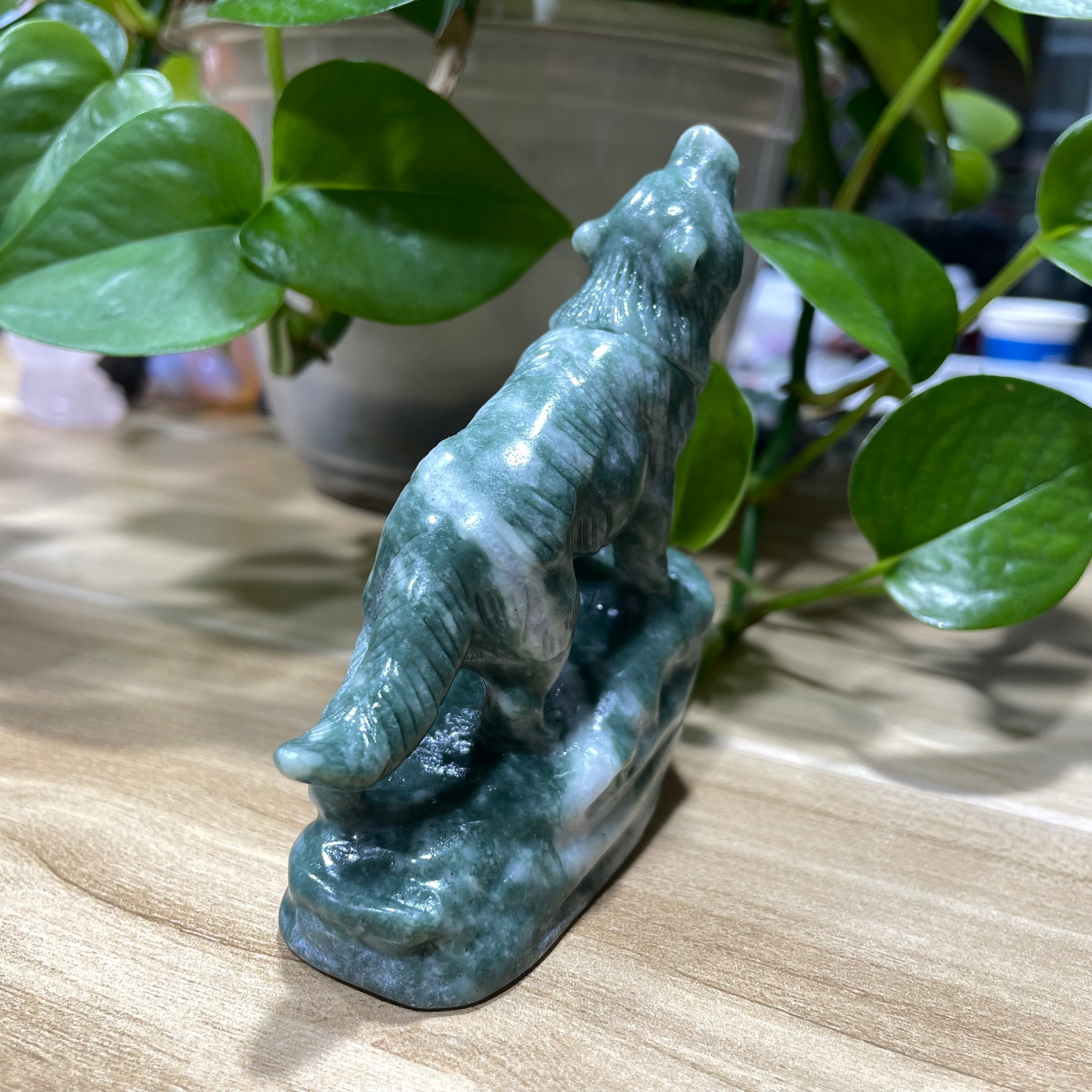 9CM Howling Wolf Carvings