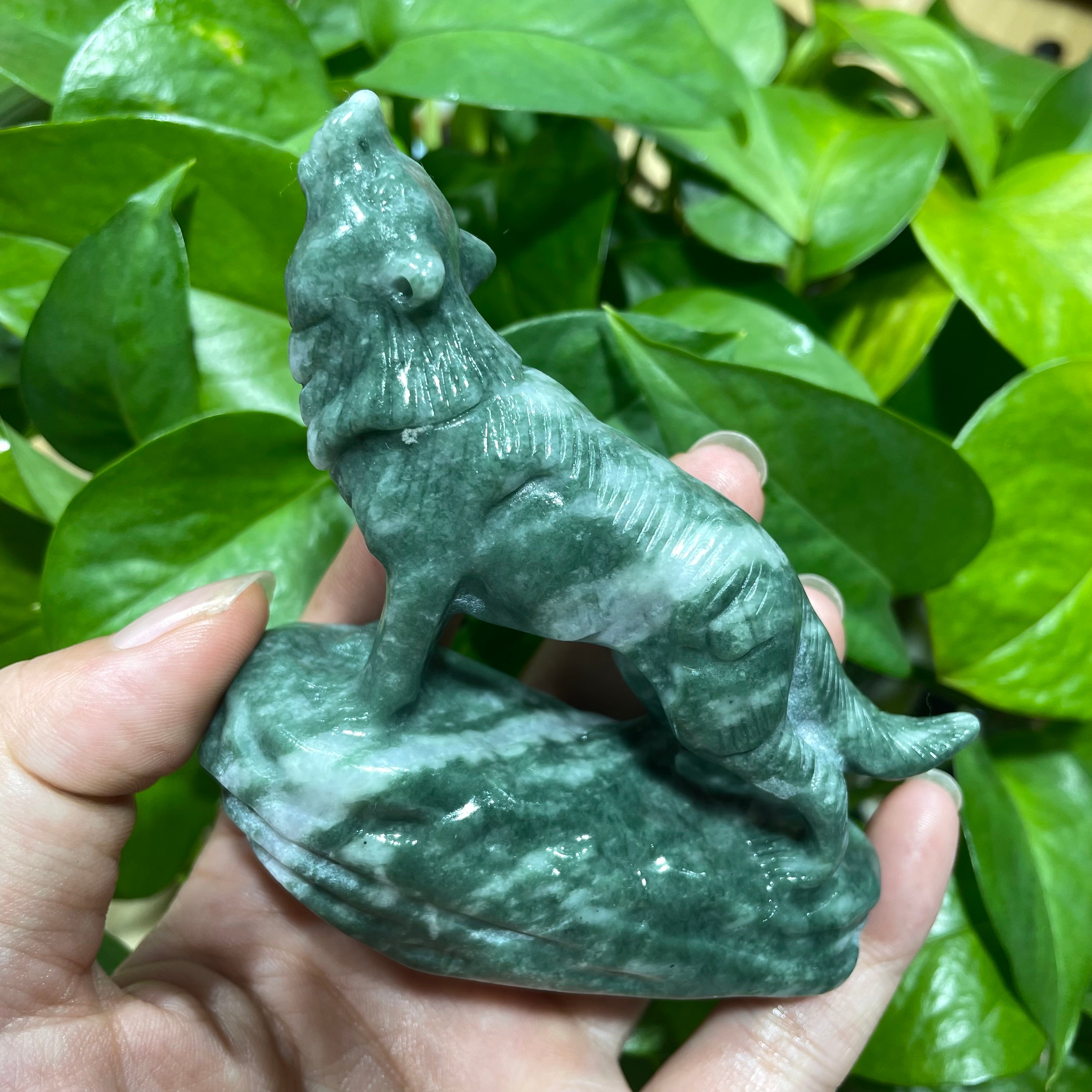9CM Howling Wolf Carvings