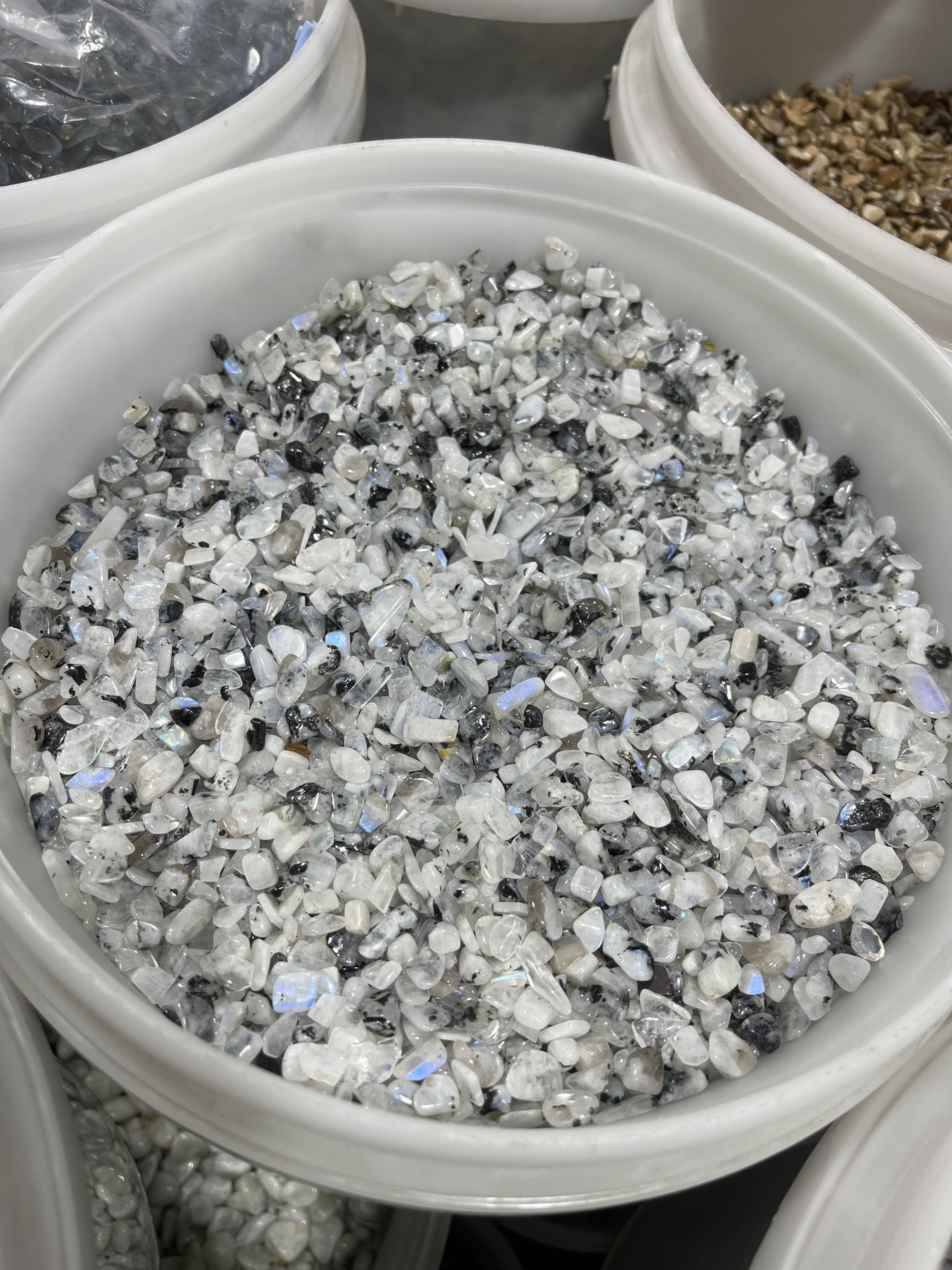 rainbow moonstone chips