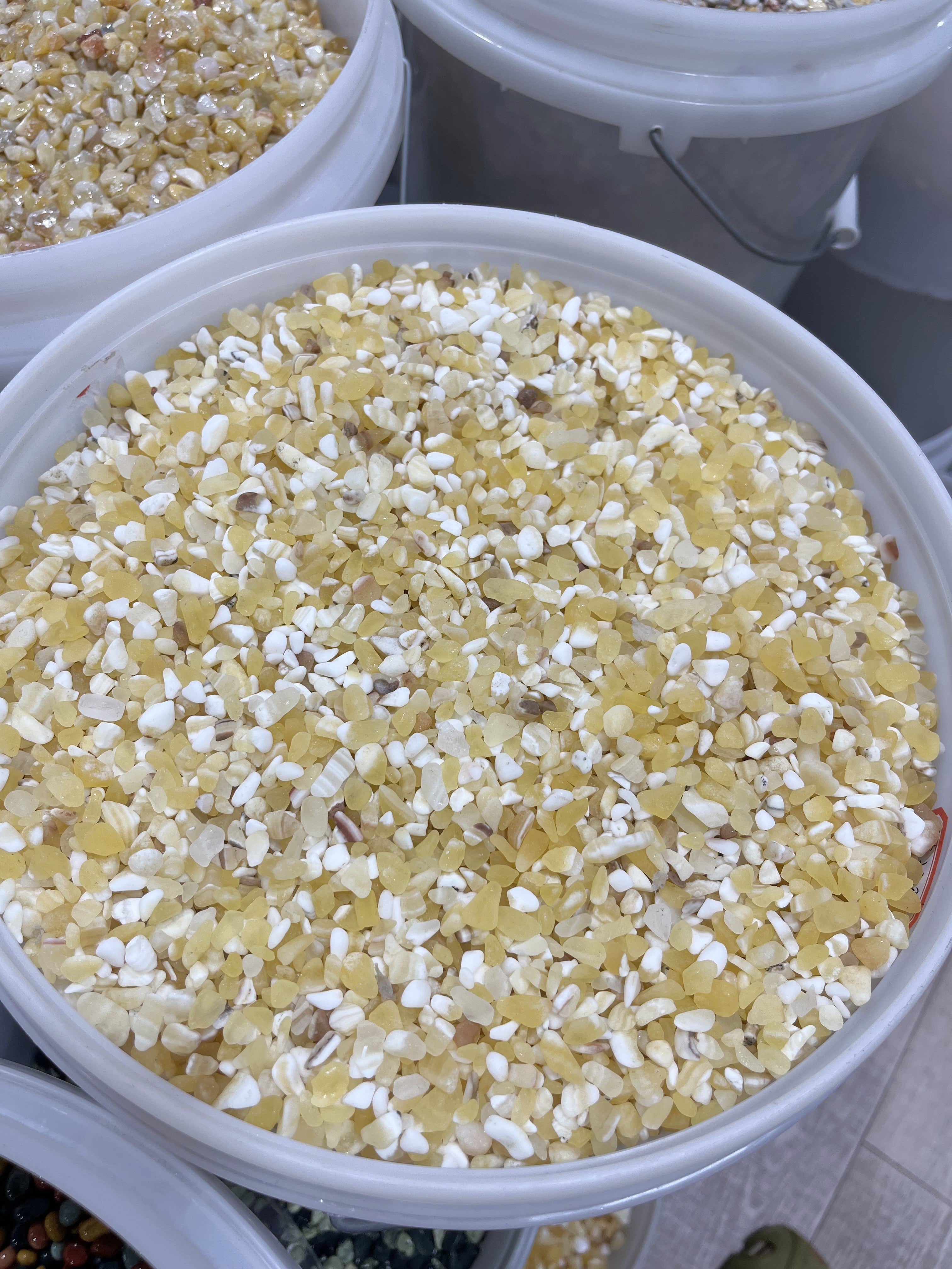 yellow calcite chips