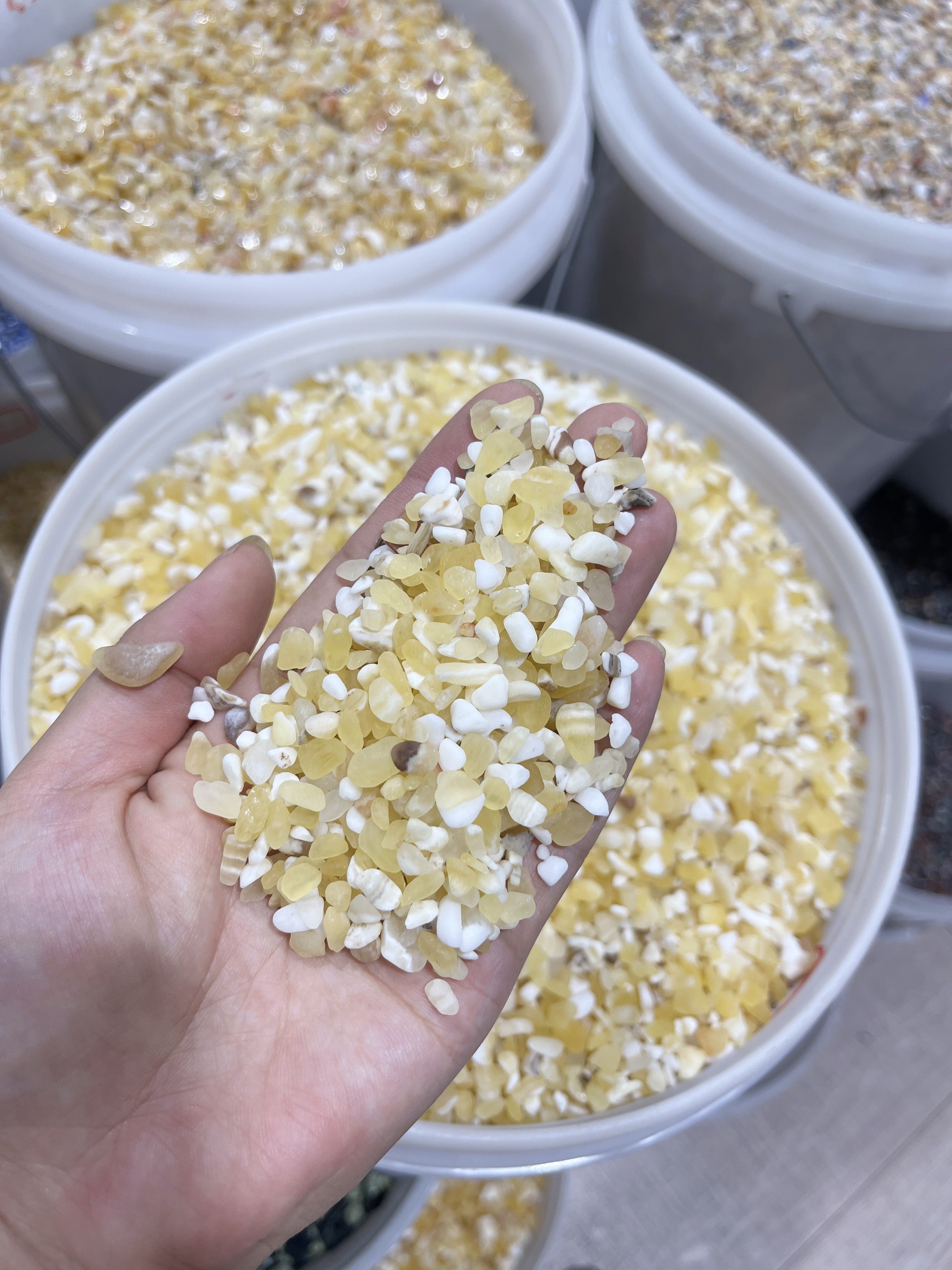 yellow calcite chips
