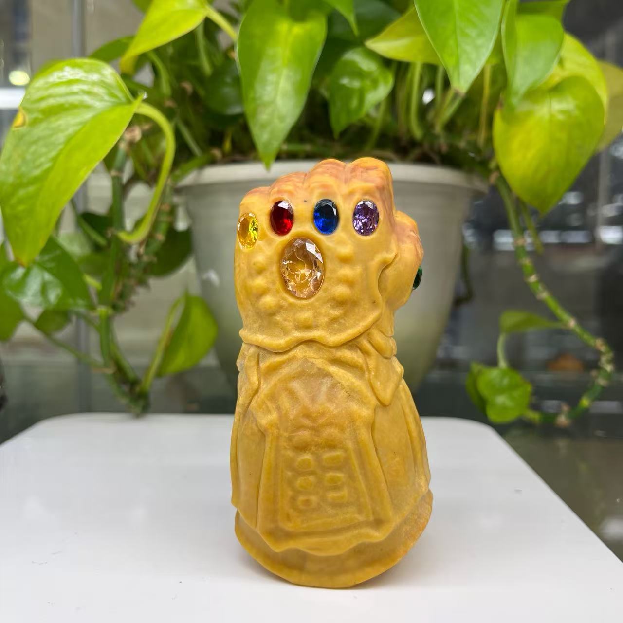 Thanos‘s Infinity Gauntlet Carving
