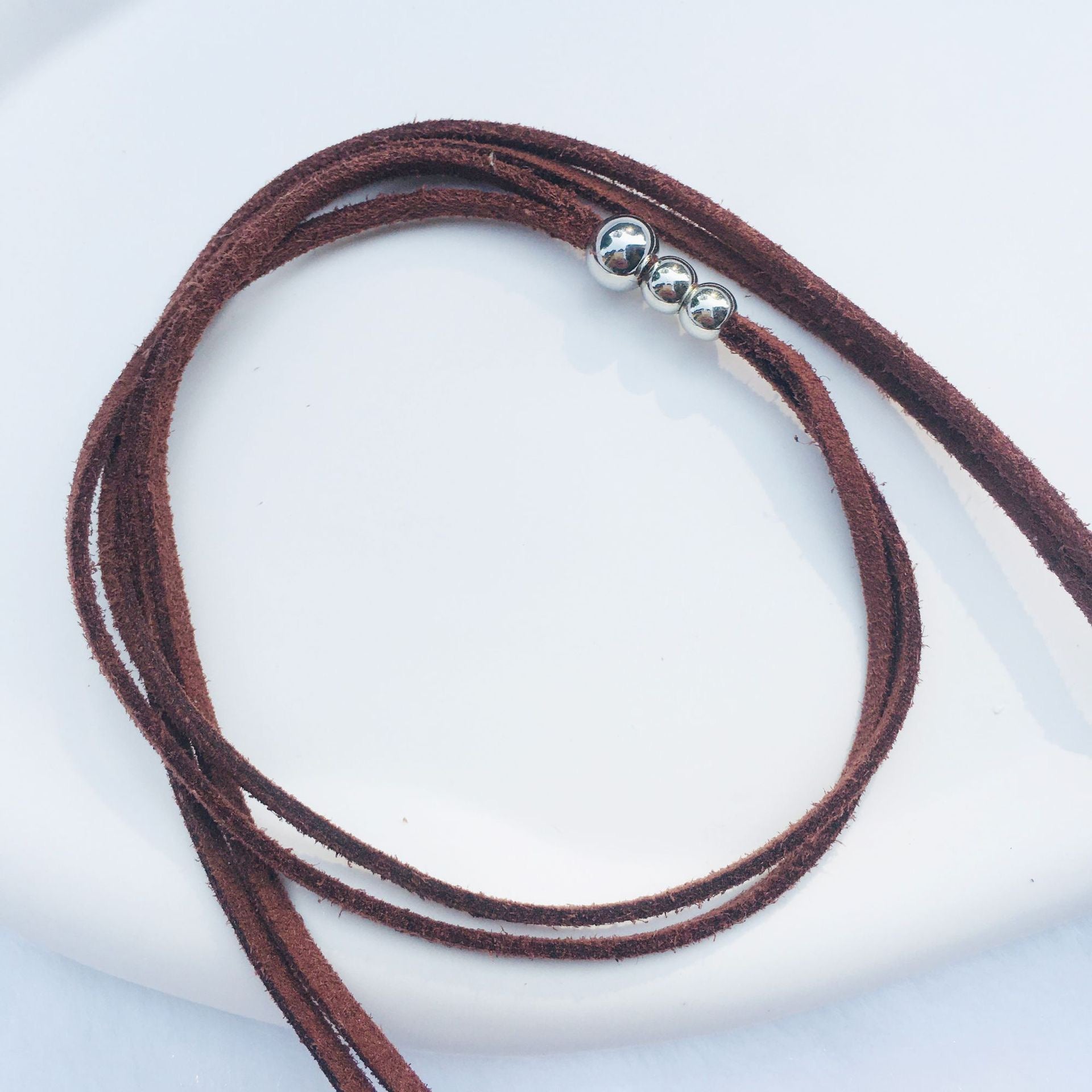 Net Holder with Leather Chord Necklace