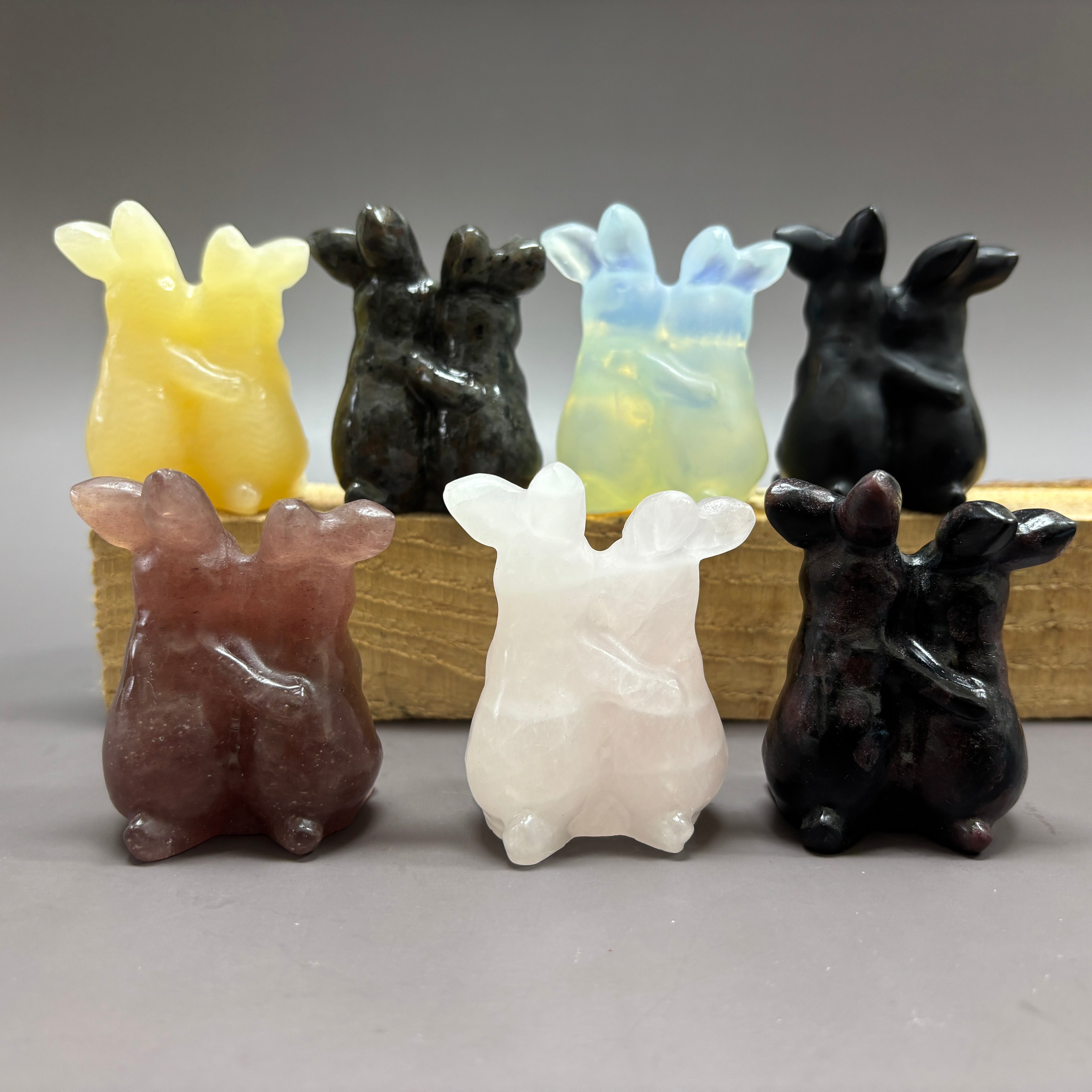 6CM Three Rabbit Family Carving