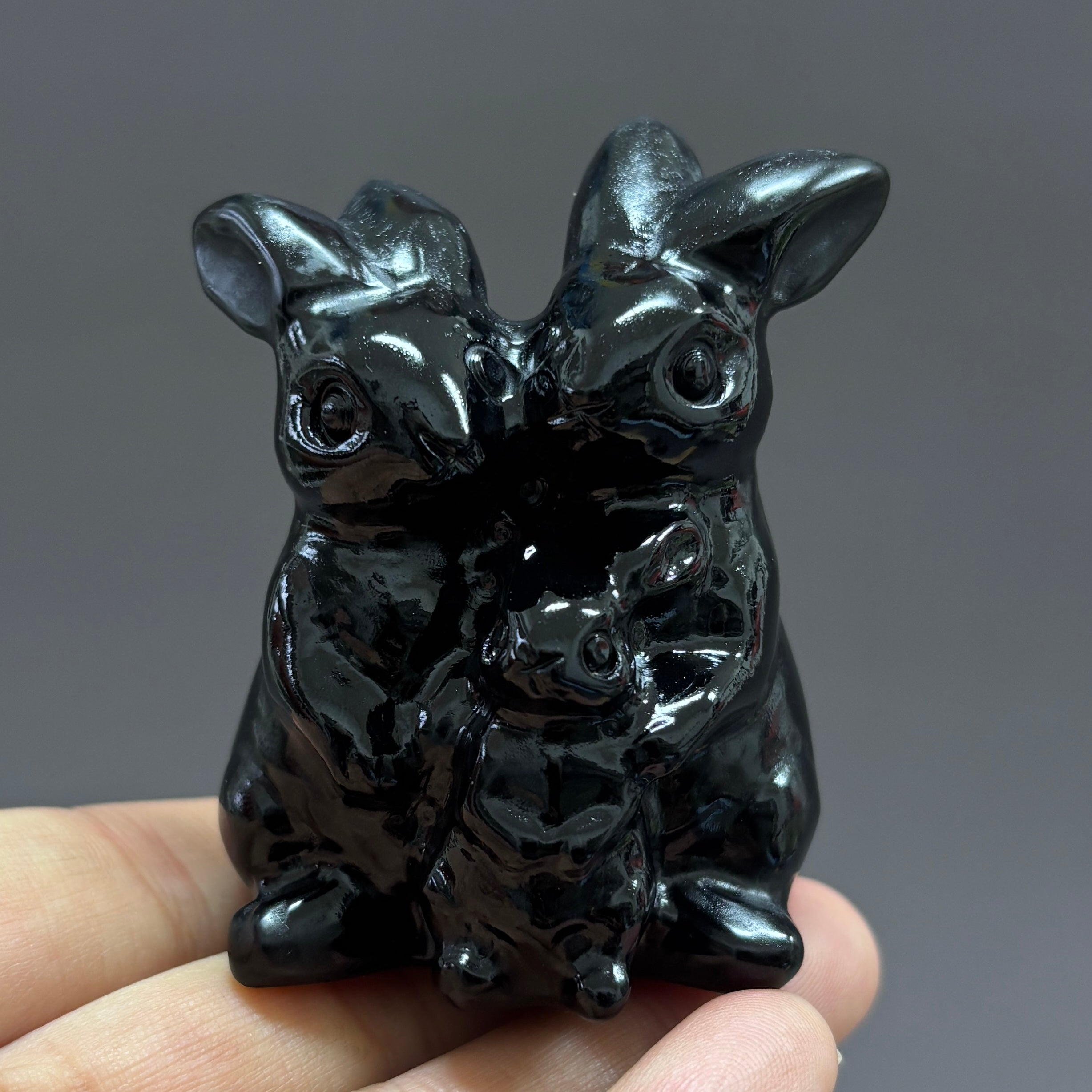 6CM Three Rabbit Family Carving