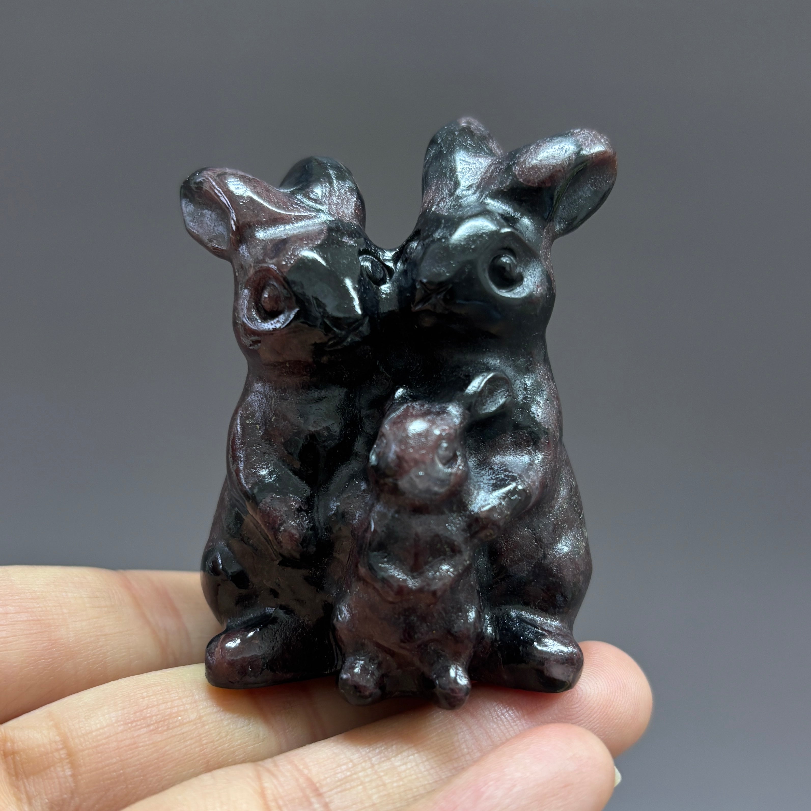 6CM Three Rabbit Family Carving