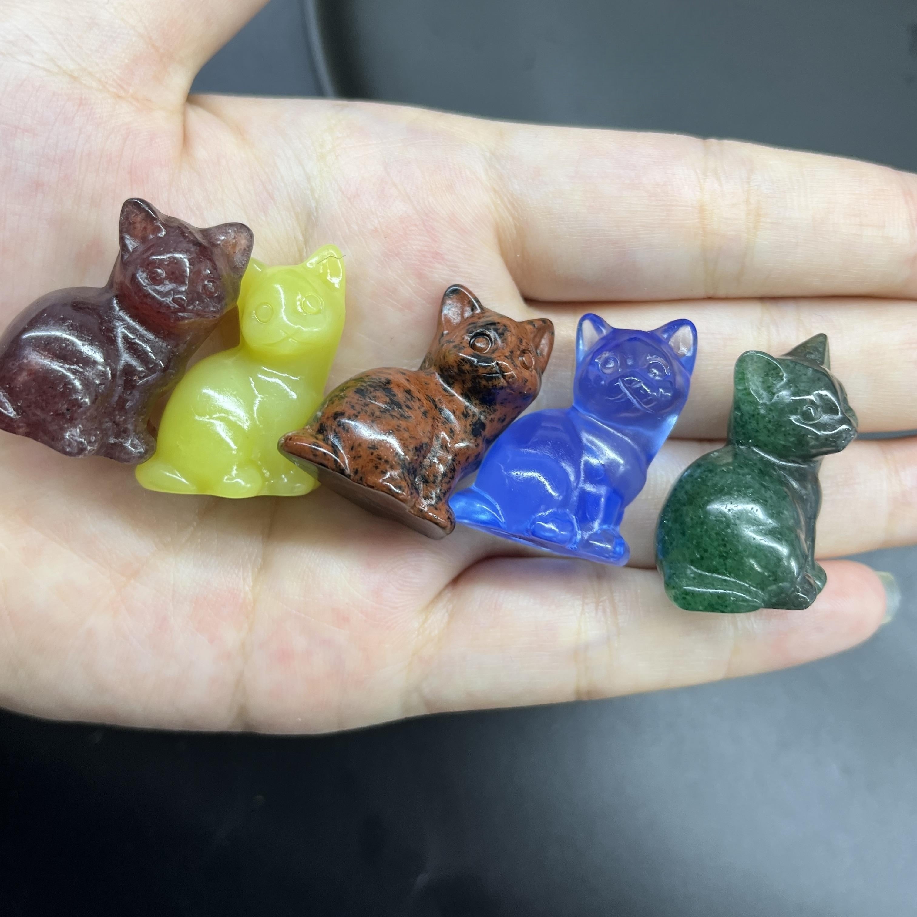 3CM Mini Sitting Cat Carving